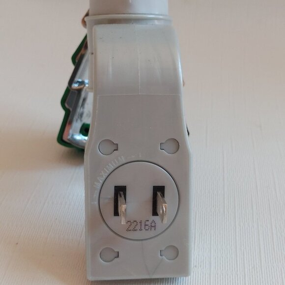 Adorable Bath and Body Works Christmas Tree Wallflower - Picture 2 of 4